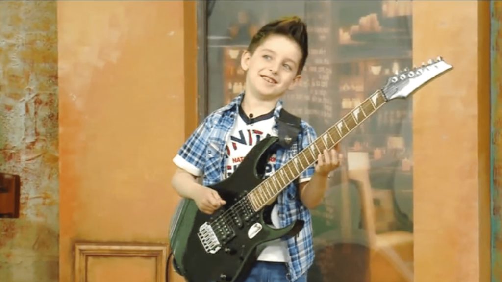 Уроки игры на гитаре для детей в Перми